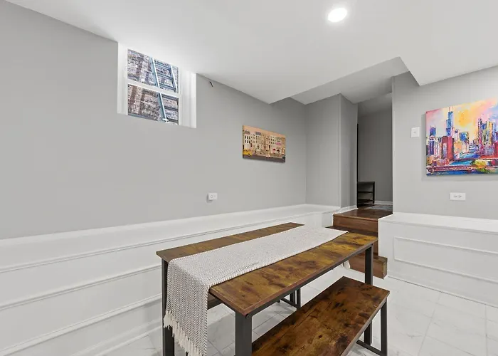 Ukrainian Village 2 Bd 2ba - Steps From Division *