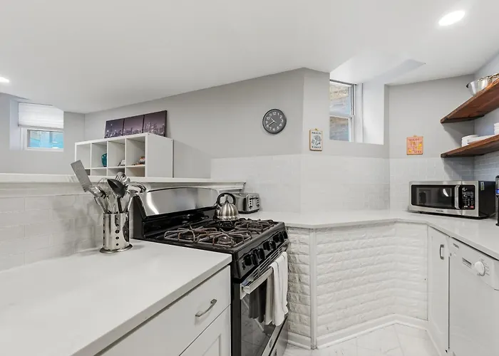Ukrainian Village 2 Bd 2ba - Steps From Division Chicago