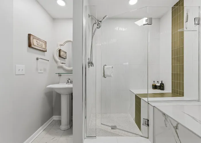 Ukrainian Village 2 Bd 2ba - Steps From Division * Chicago